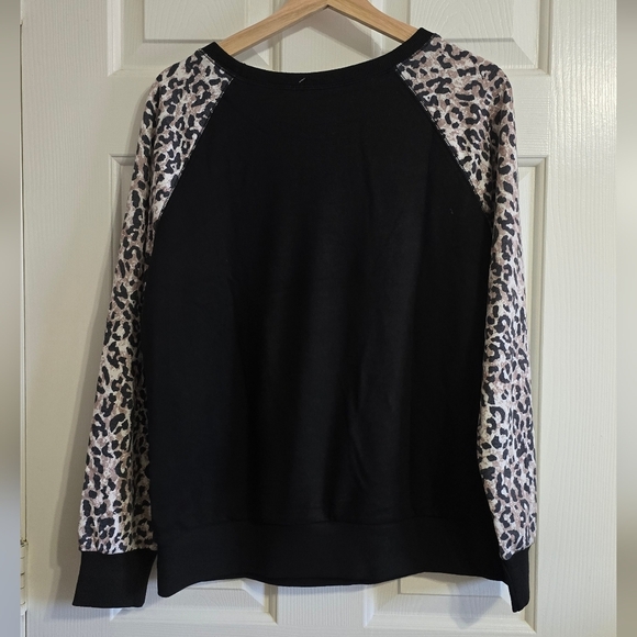 Black and Leopard Print Pumpkin Sweatshirt Fall Size M - Picture 3 of 4